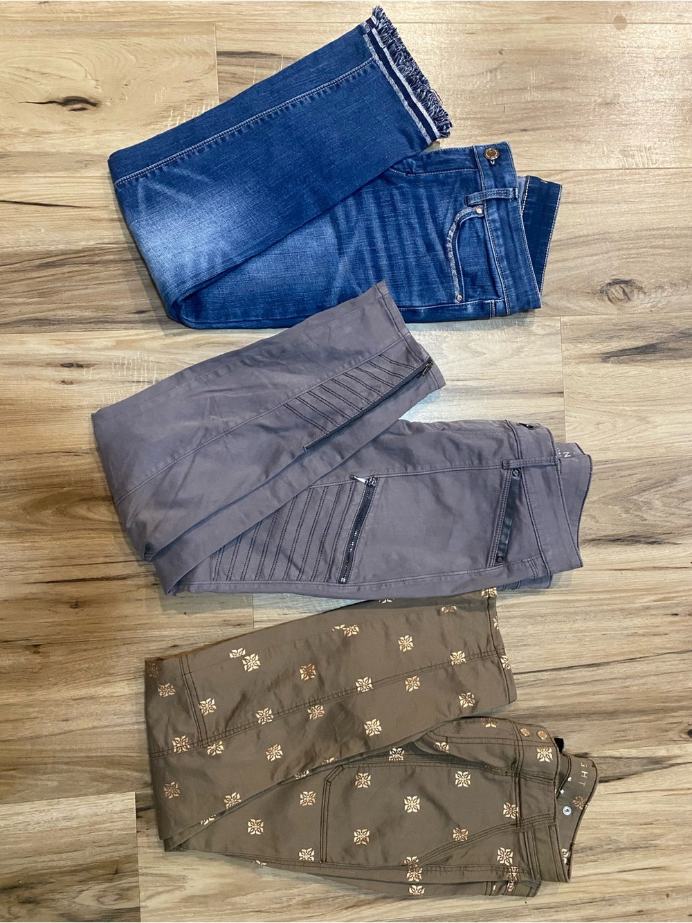 WHBM Lot of 3 Women’s Crop Pants Size 2 EUC